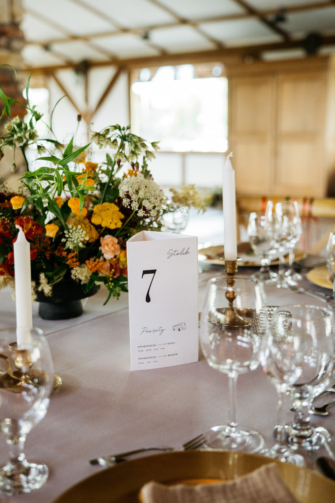 Elegancki stand na stół na ślub z kolekcji Beloved