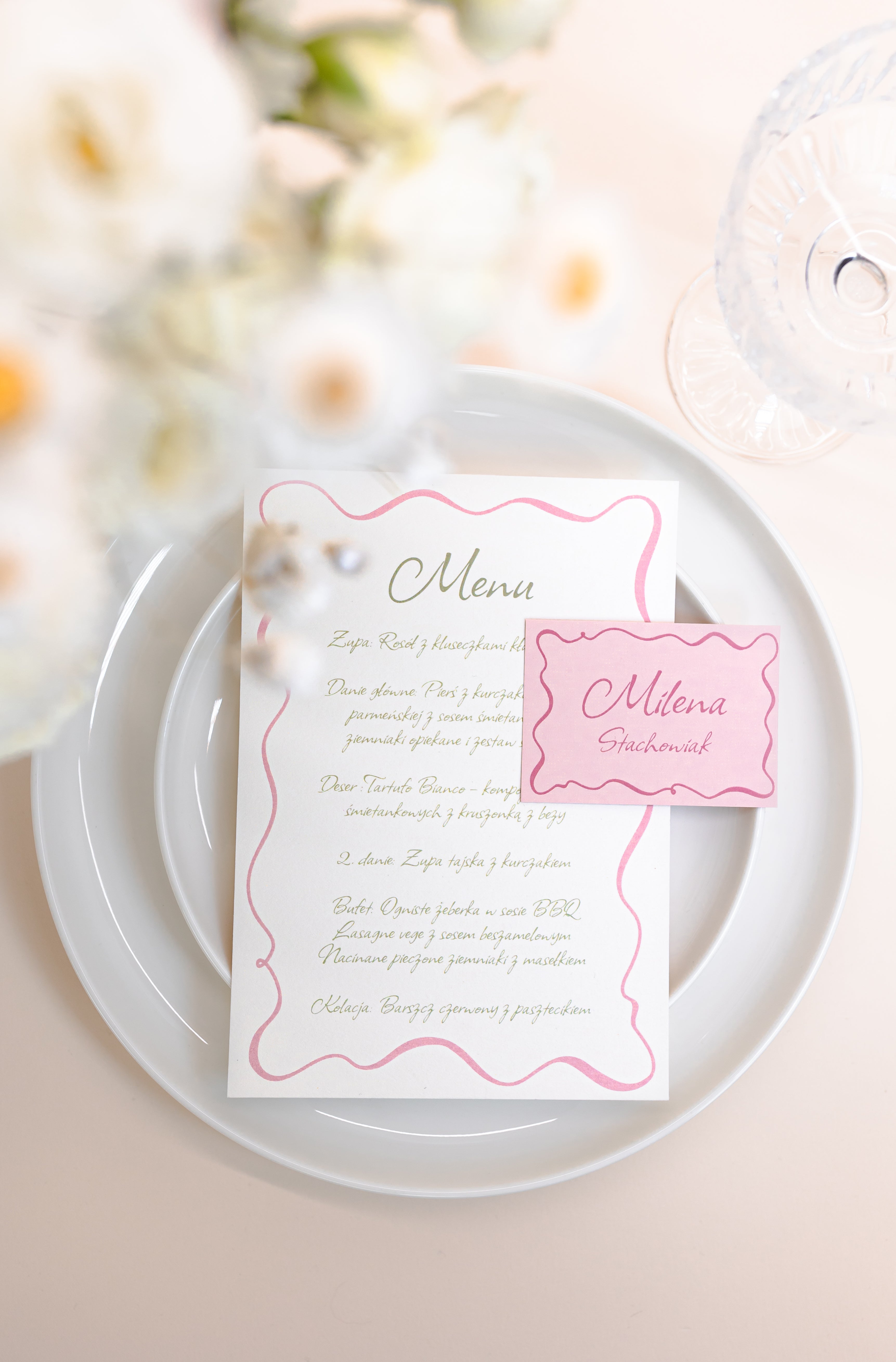 Minimalistyczne menu ślubne z różową winietką z kolekcji Crazy in Love