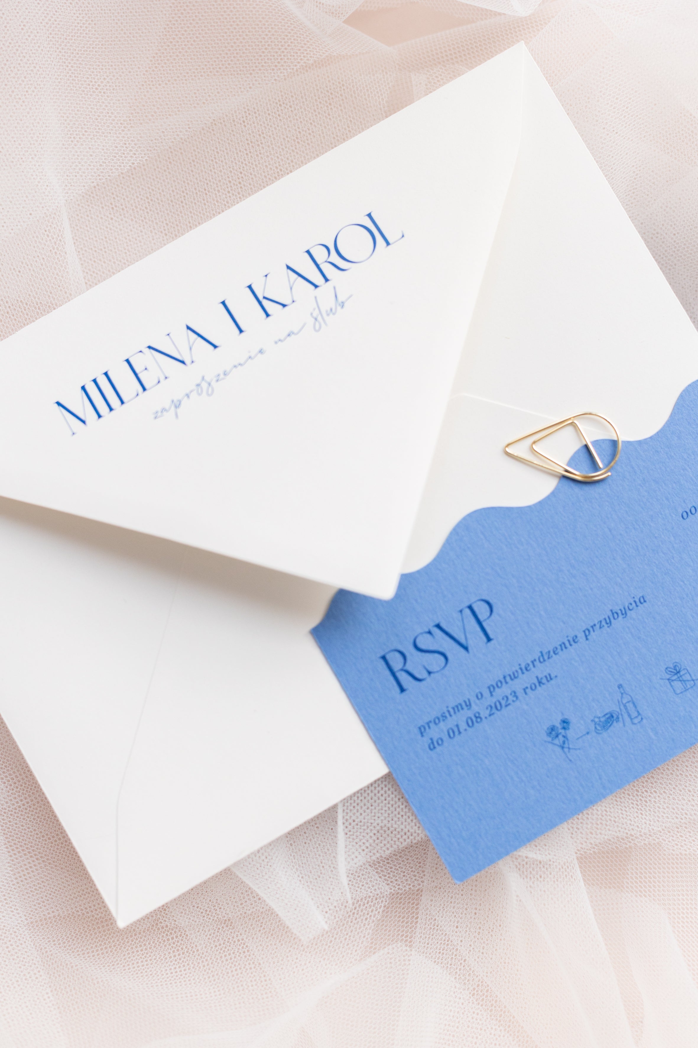Minimalistyczne zaproszenia ślubne z kolekcji Santorini