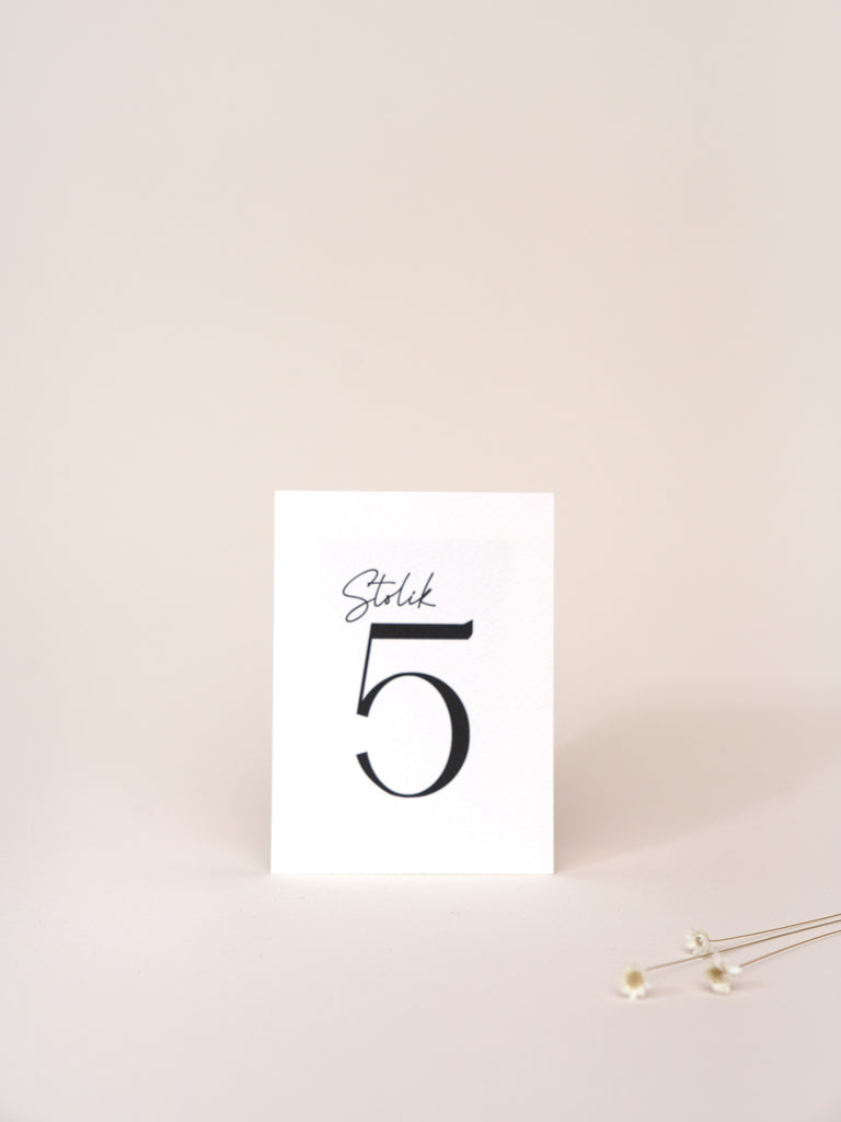Oryginalny numer stołu na wesele z kolekcji Beloved